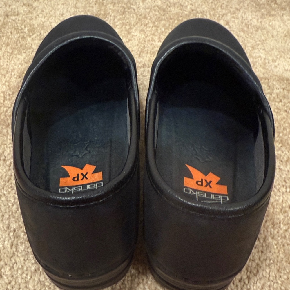 Dansko XP black leather clogs euro size 38 (U.S. size 7.5-8 equivalent) - Picture 5 of 6